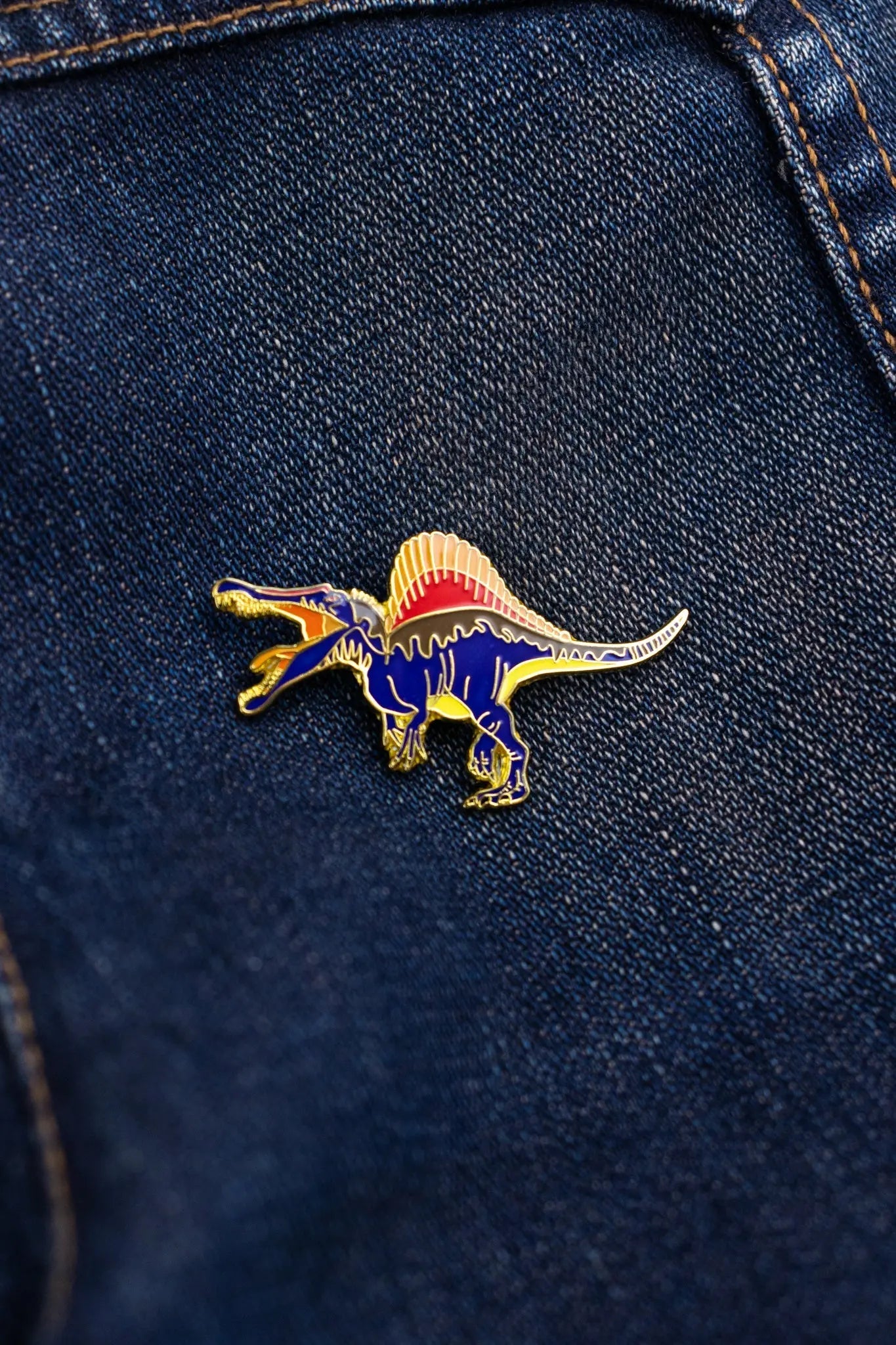 Spinosaurus Enamel Pin (Spinosaurus aegyptiacus)